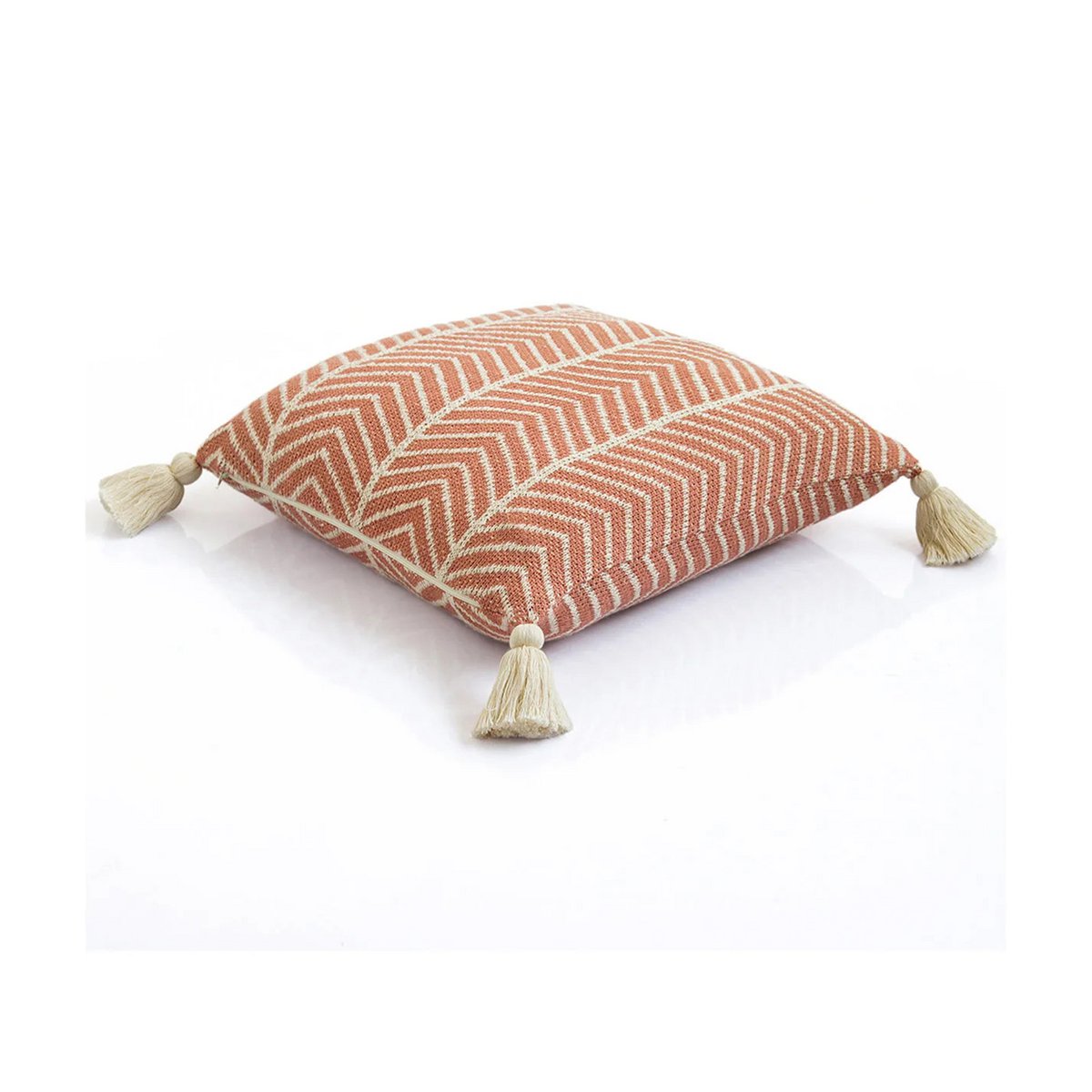 Chevrona kussenhoes 45x45 cm, chevron breisel in dusty coral met kwastjes, Urbane Hide