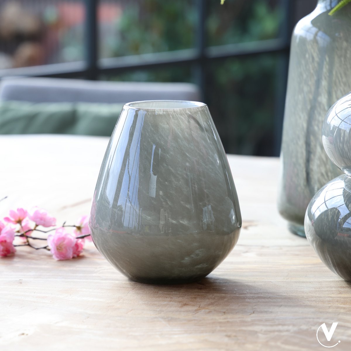 Tasman Elite vaas S, H20 cm Ø18 cm, grijs glas met luchtbellen, Vase The World