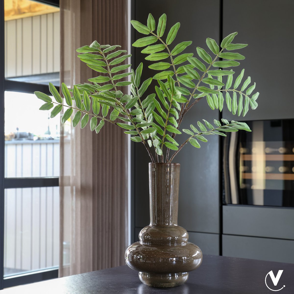 Bolombo Elite vaas, donkerbruin glas met luchtbellen, Vase The World