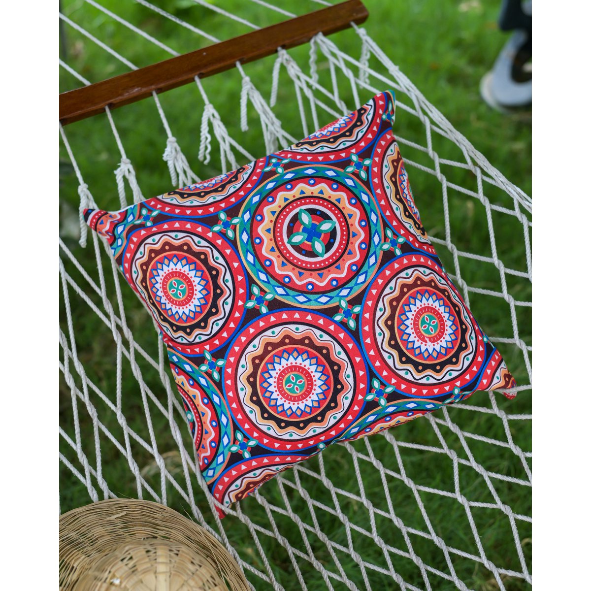Kleurrijke mandala kussenhoes 45x45 cm, circle colour combination, Urbane Hide