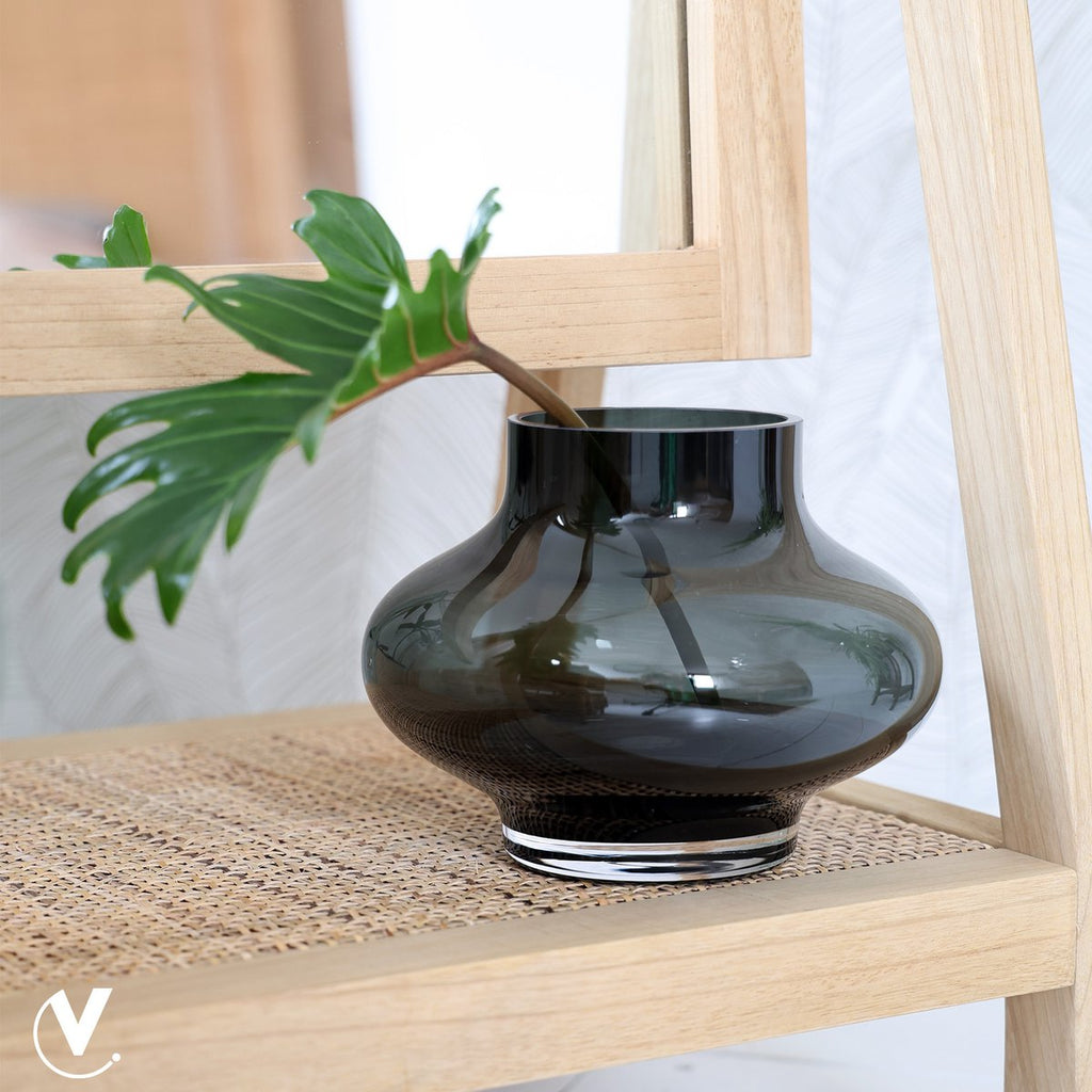 Ruvuma vaas grey, mondgeblazen glas, Vase The World
