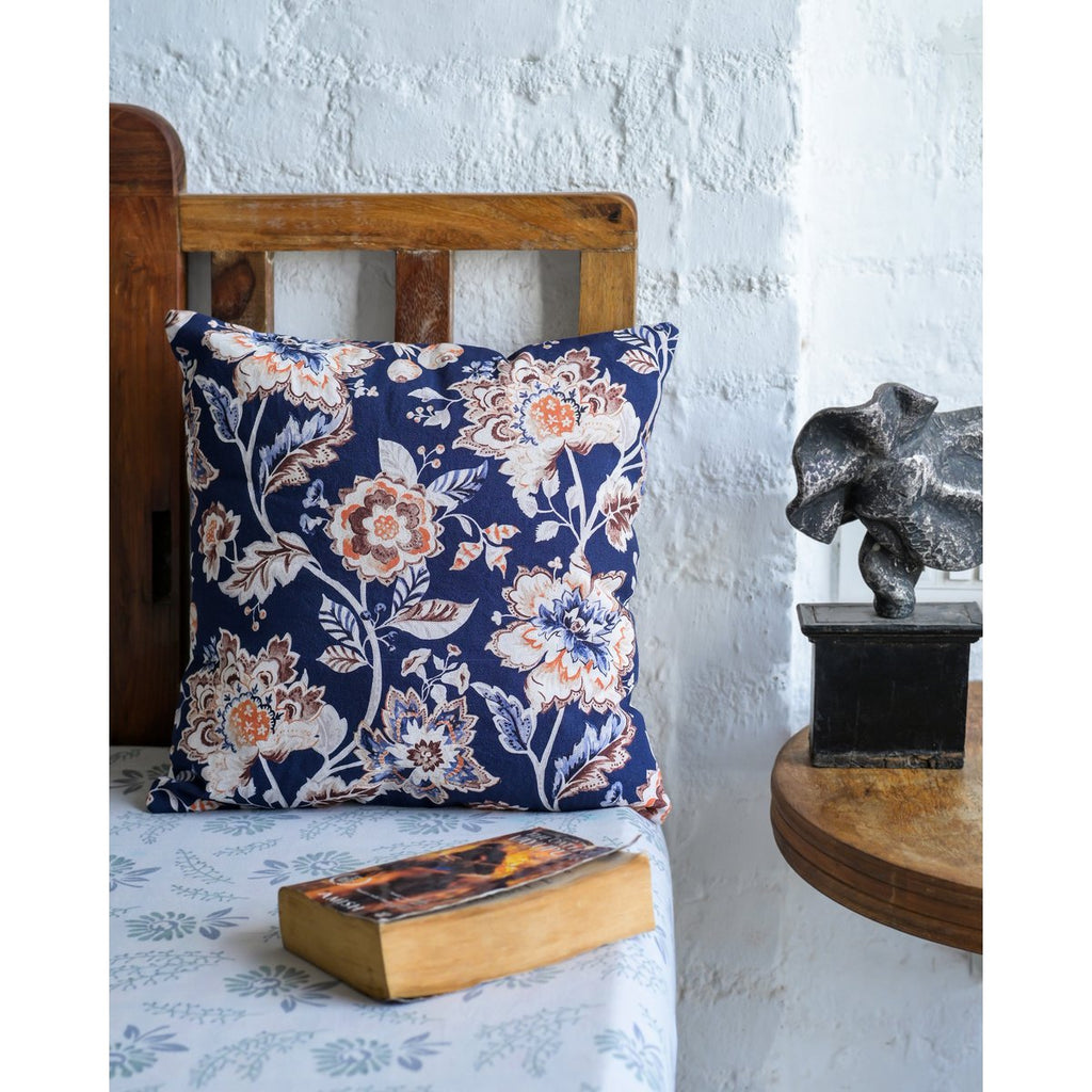 Blauwe bloemen kussenhoes 45x45 cm, katoenen canvas met digitale print, Urbane Hide