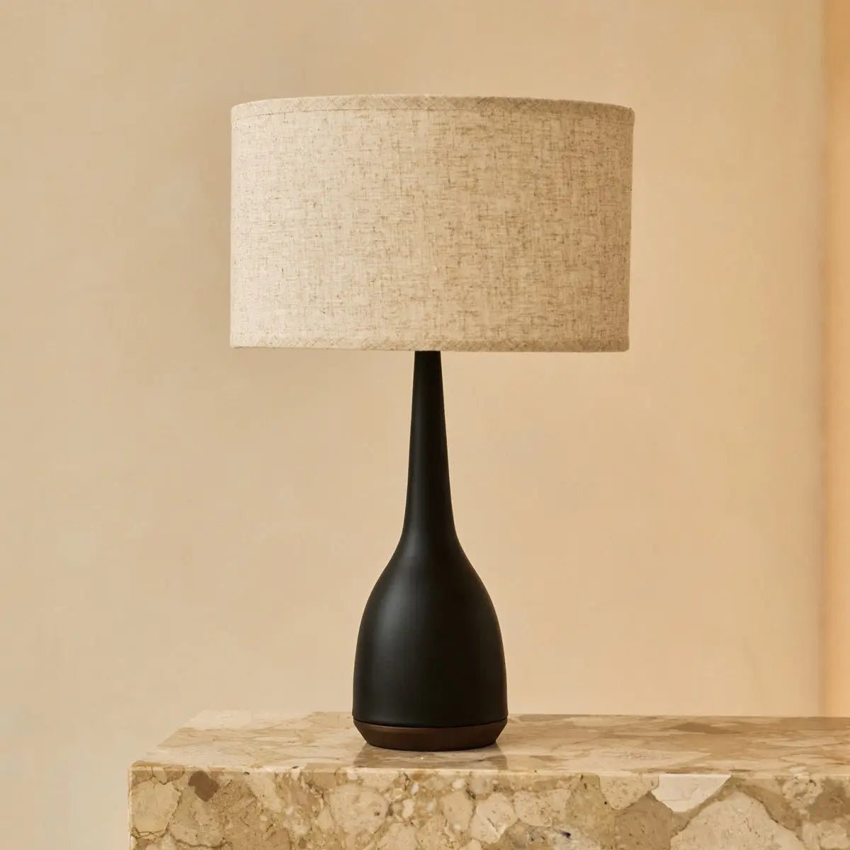 Jacob Zwarte Tafellamp Met Beige Kap, Tavellio