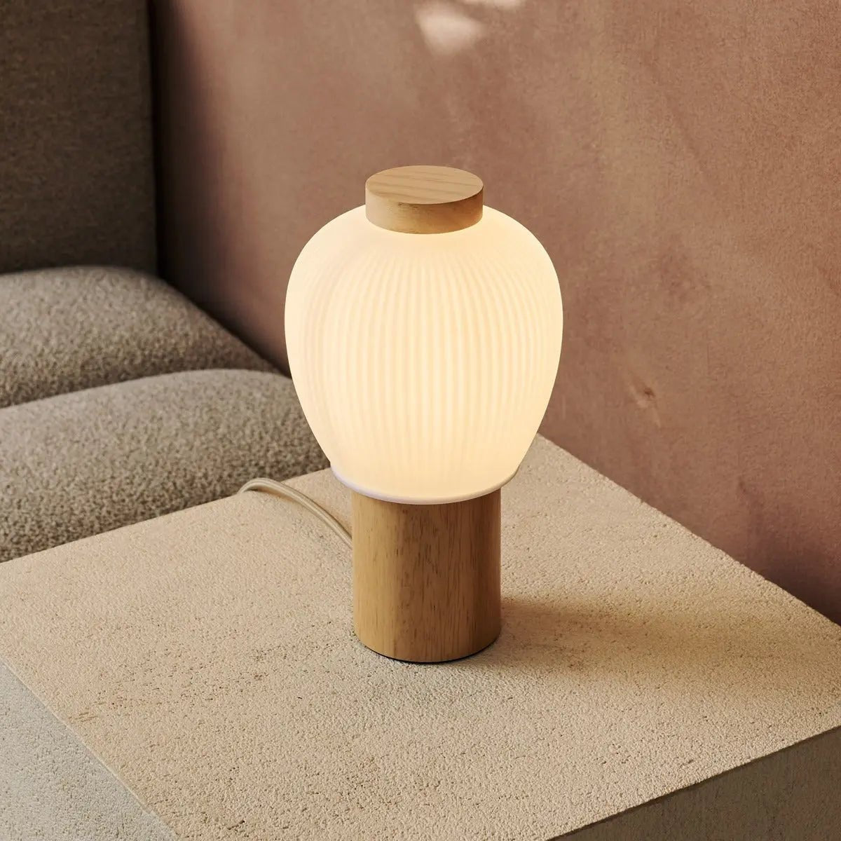Lot lichtbruine houten tafellamp met snoer, Ø15 x 26 cm
