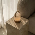 Avery lichtbruine oplaadbare houten tafellamp, snoerloos en dimbaar, Ø12 x 21 cm