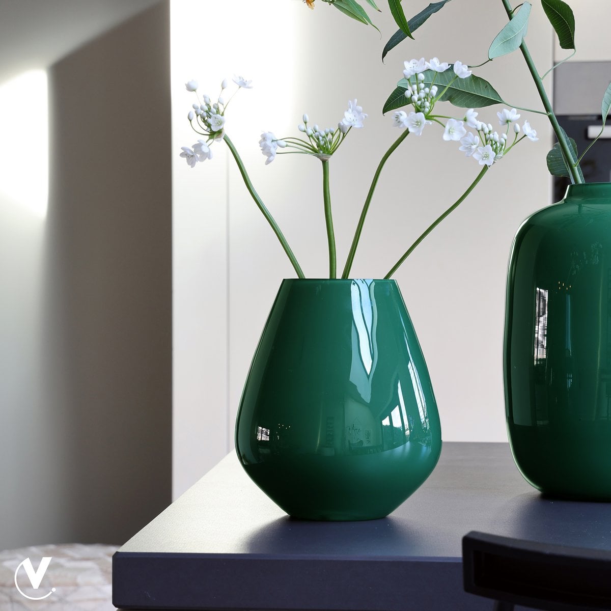 Tasman vaas S bright green, H20 cm Ø18 cm, groen glas, Vase The World