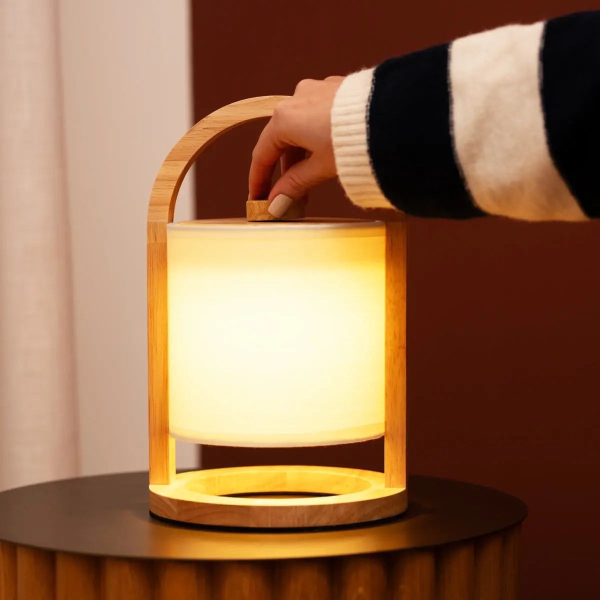 River lichtbruine houten oplaadbare lamp, snoerloos en dimbaar, Ø18 x 27 cm