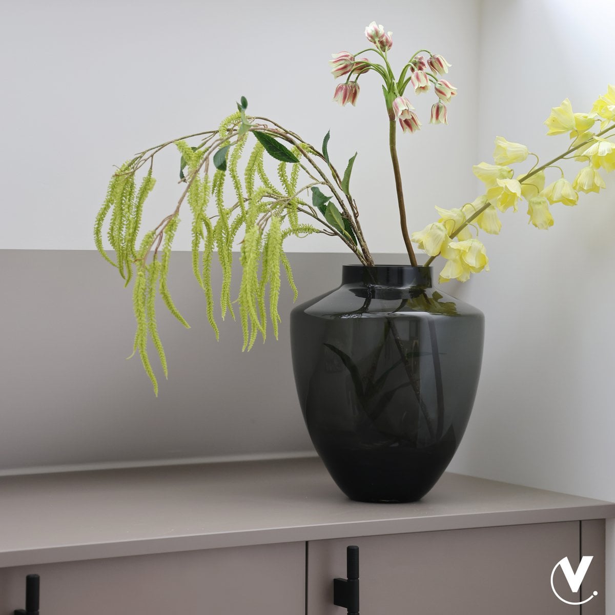 Tugela vaas grey, H29 cm Ø24,5 cm, mondgeblazen glas, Vase The World