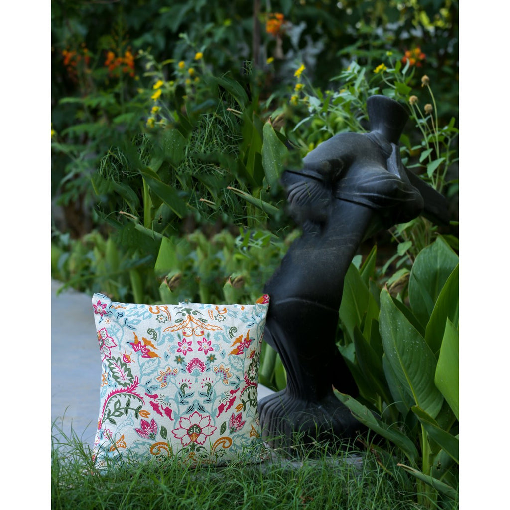 Blauwe bloemen kussenhoes 45x45 cm, katoenen canvas met digitale print, Urbane Hide